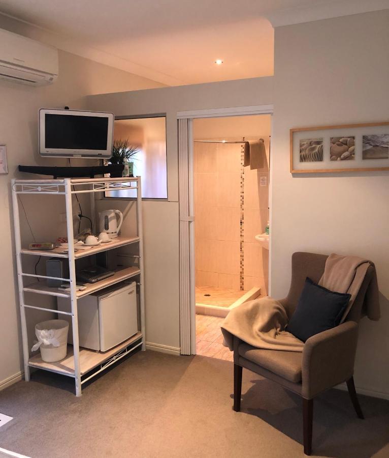 Beachhouse Bed And Breakfast Redcliffe Esterno foto