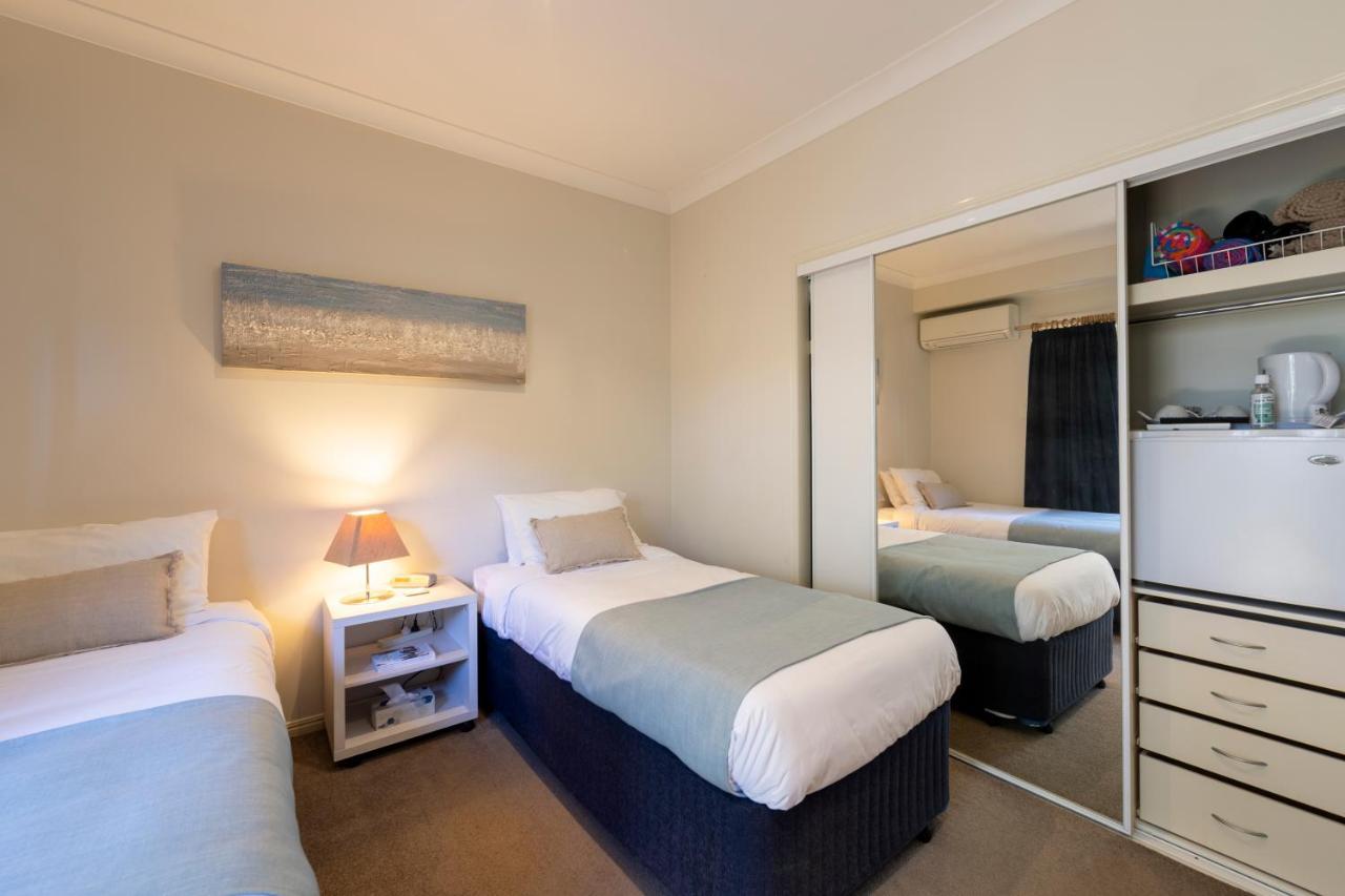 Beachhouse Bed And Breakfast Redcliffe Esterno foto