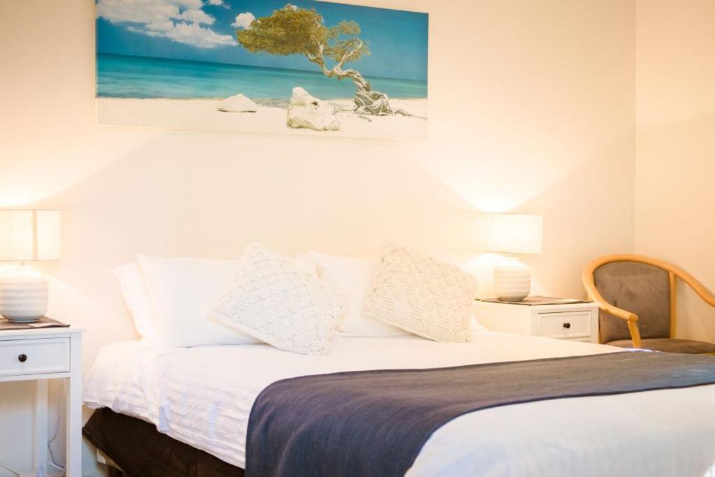 Beachhouse Bed And Breakfast Redcliffe Esterno foto