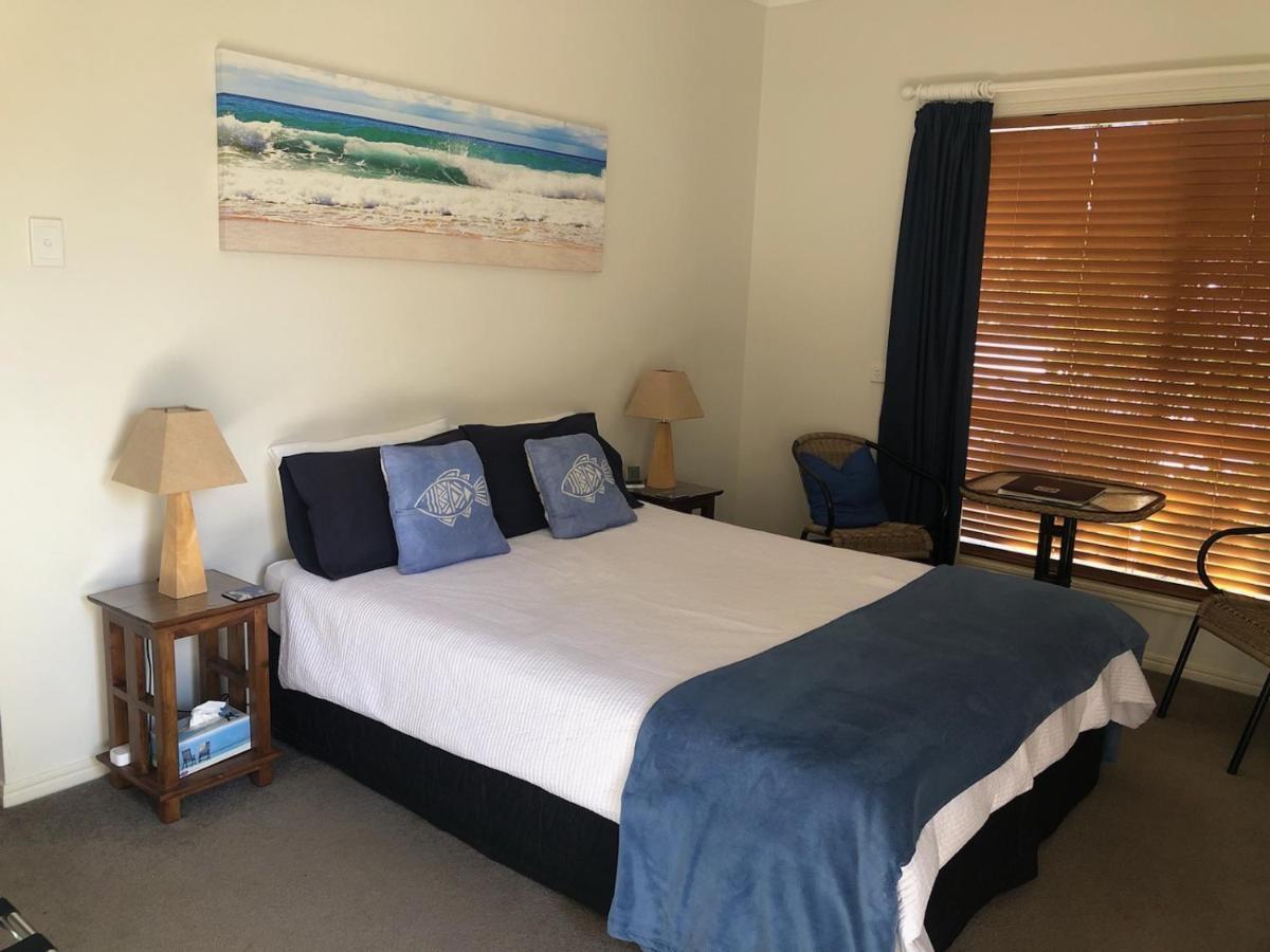 Beachhouse Bed And Breakfast Redcliffe Esterno foto